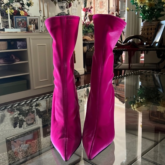 Balenciaga hot pink velvet booties size 37🔥🔥 fits perfect for a 7.5 usa - Picture 1 of 6